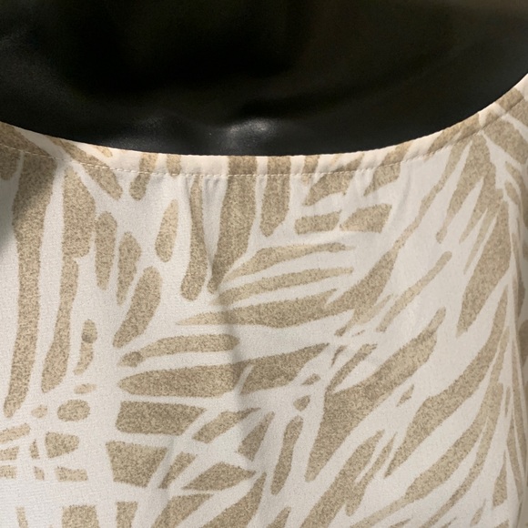 Beige and White Patterned Top - Picture 11 of 11